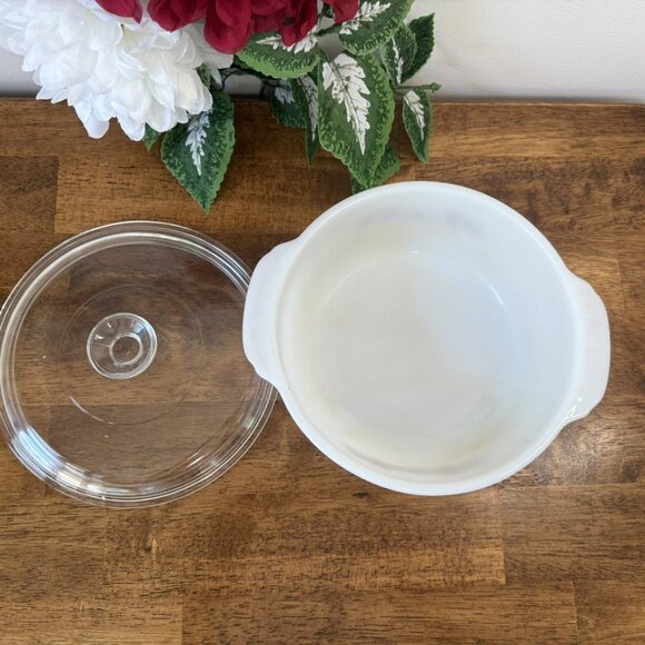 Vintage‎ Fire-King Primrose Casserole Dish with Lid White Milk Glass USA 2 Quart - Picture 4 of 6